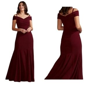 Oleg Cassini Wine off the shoulder long gown Mermaid, size 10